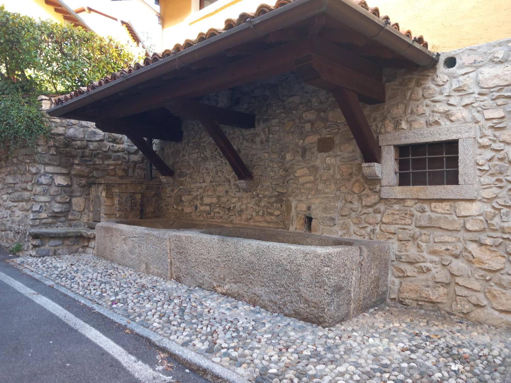 La Casa Di Tina - Civenna Villa Exterior foto